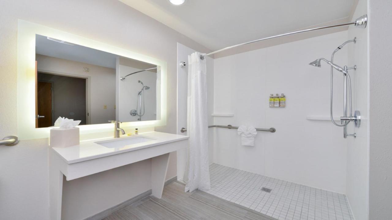 Holiday Inn Express Hotel & Suites La Place By Ihg Bagian luar foto