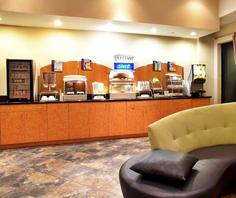 Holiday Inn Express Hotel & Suites La Place By Ihg Bagian luar foto
